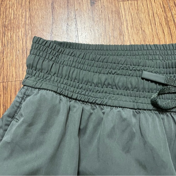 Lululemon shorts size 8 - Picture 2 of 12